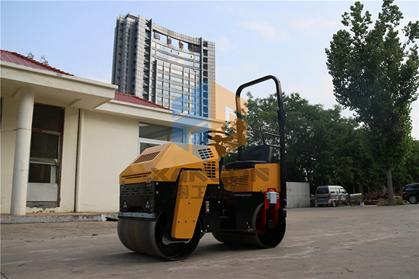 小型压路机
