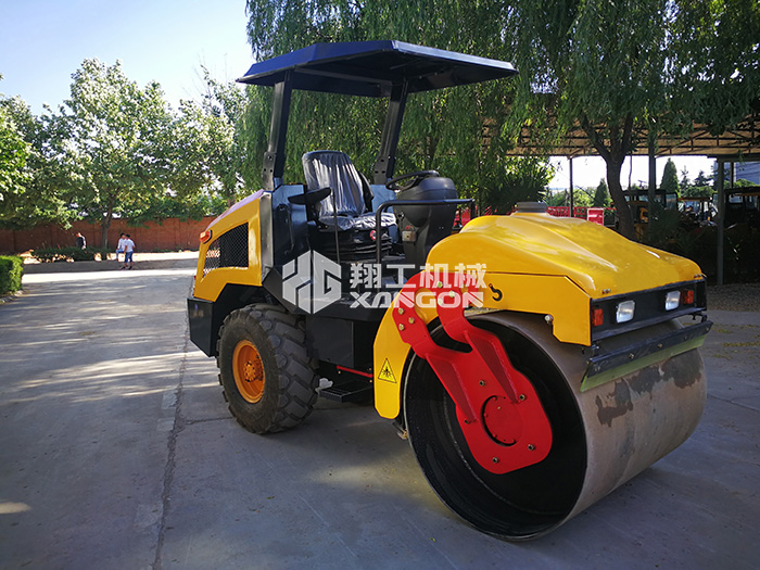 座驾式压路机