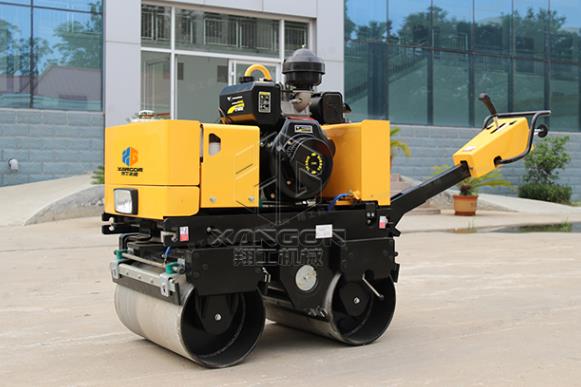 
小型压路机